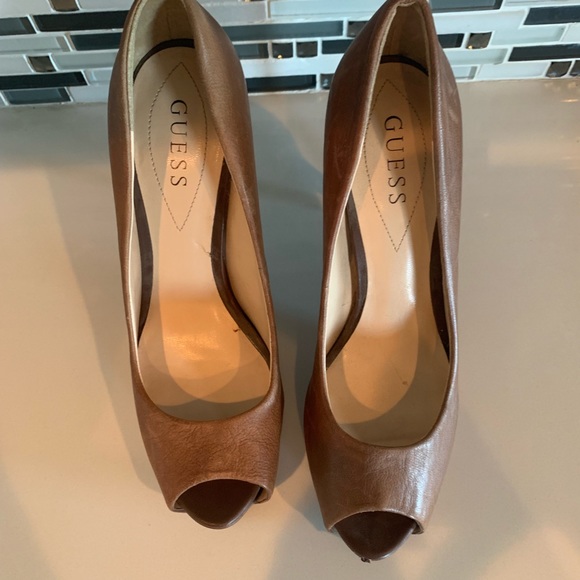 9 Guess Platform Leather Heels - Picture 3 of 3